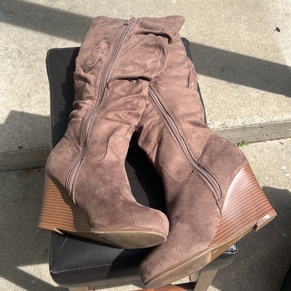 Tan suede high boots - Picture 8 of 8